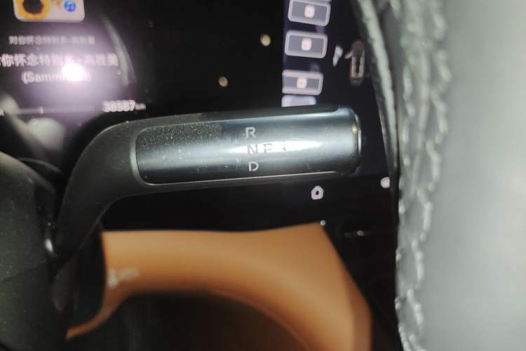 Used Hima AITO M8 2025 Extended-Range Max+ Version 53.4 kWh 6-Seater Edition Gear Lever