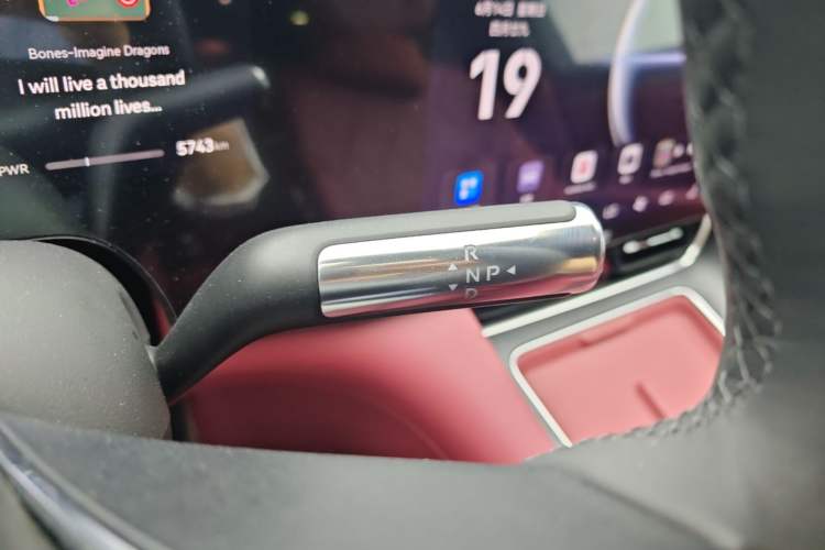 Used Hima AITO M8 2025 Extended-Range Max+ Version 53.4 kWh 6-Seater Edition Gear Lever