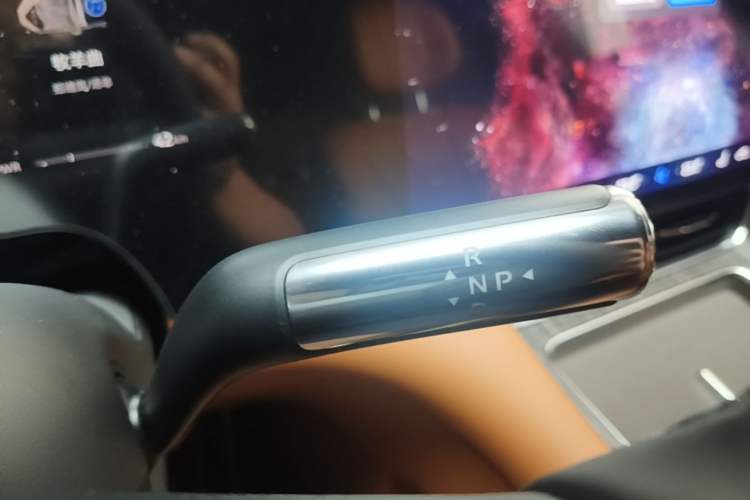 Used Hima AITO M8 2025 Model Range-Extended Max Version 53.4kWh Six-Seater (896-line LiDAR) Gear Lever
