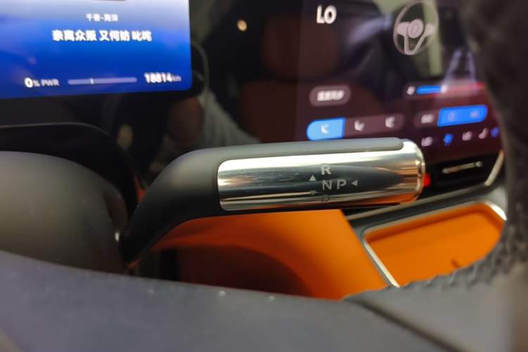 Used Hima AITO M8 2025 Extended-Range Max+ Version 53.4 kWh 5-Seater Edition Gear Lever