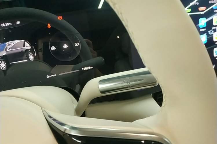 Used Hima AITO M8 2025 Extended-Range Max Version 37 kWh 5-Seater Gear Lever