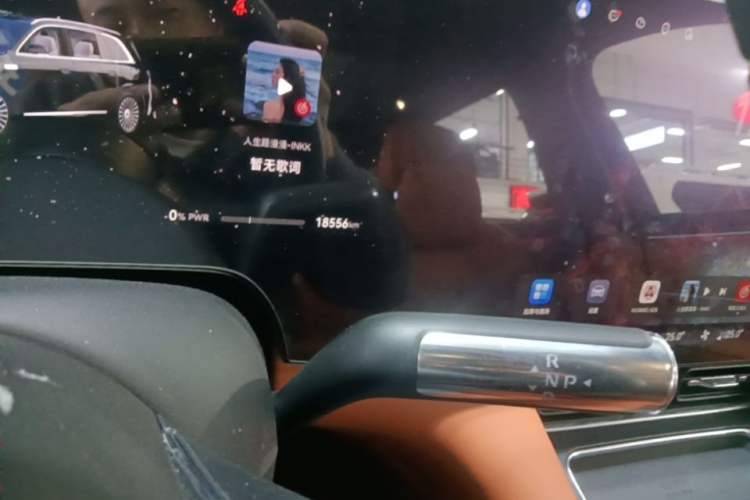 Used Hima AITO M8 2025 Extended-Range Max+ Version 53.4 kWh 5-Seater Edition Gear Lever