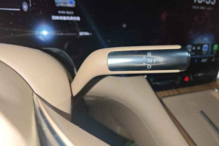 Used Hima AITO M8 2025 Extended-Range Max+ Version 53.4 kWh 6-Seater Edition Gear Lever