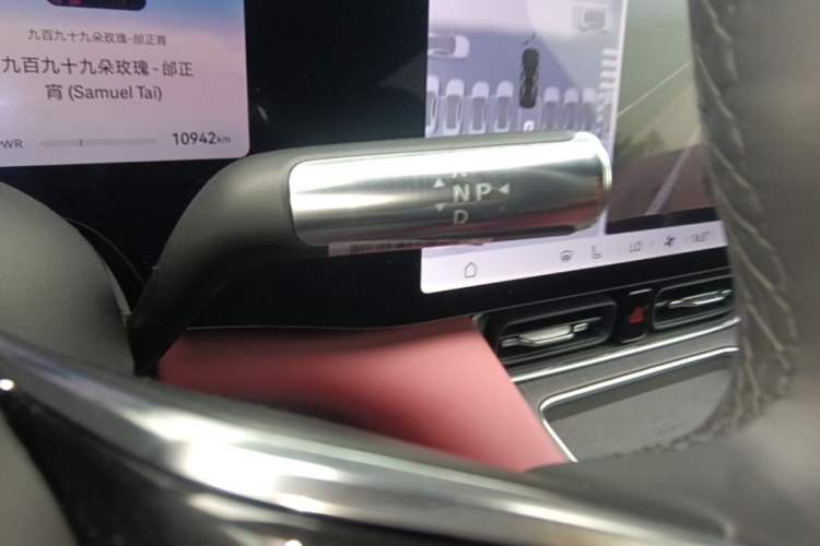 Used Hima AITO M8 2025 Extended-Range Ultra Version 53.4 kWh 5-Seater Edition Gear Lever