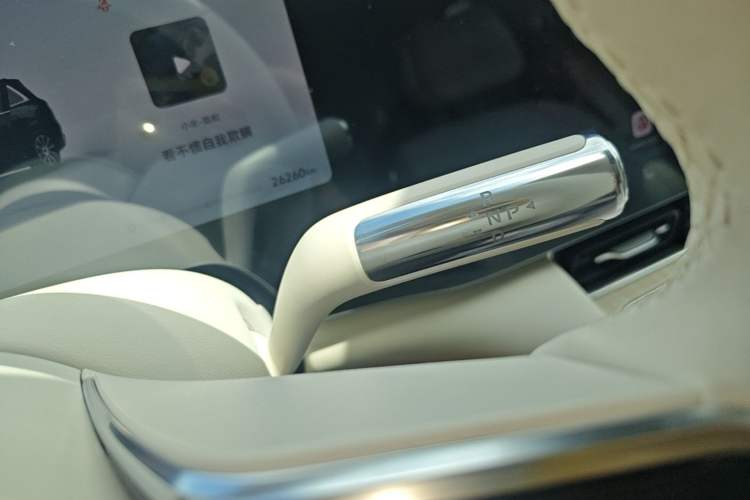 Used Hima AITO M8 2025 Extended-Range Max+ Version 53.4 kWh 5-Seater Edition Gear Lever