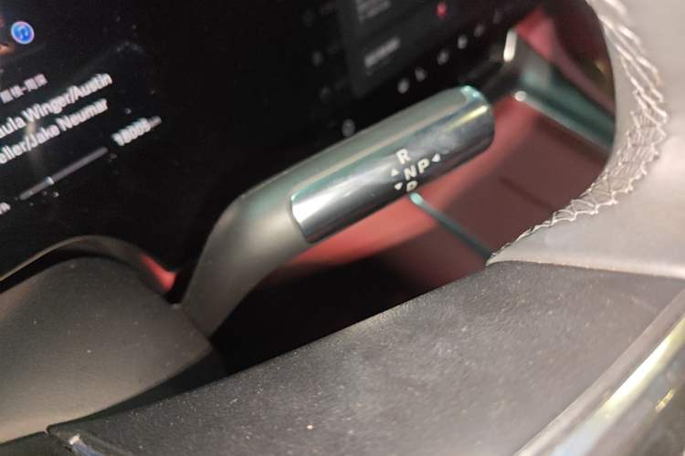 Used Hima AITO M8 2025 Extended-Range Max+ Version 53.4 kWh 6-Seater Edition Gear Lever