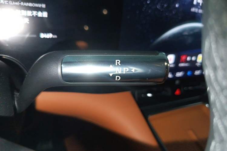 Used Hima AITO M8 2025 Model Pure Electric Ultra Six-Seat Four-Wheel-Drive Version Gear Lever