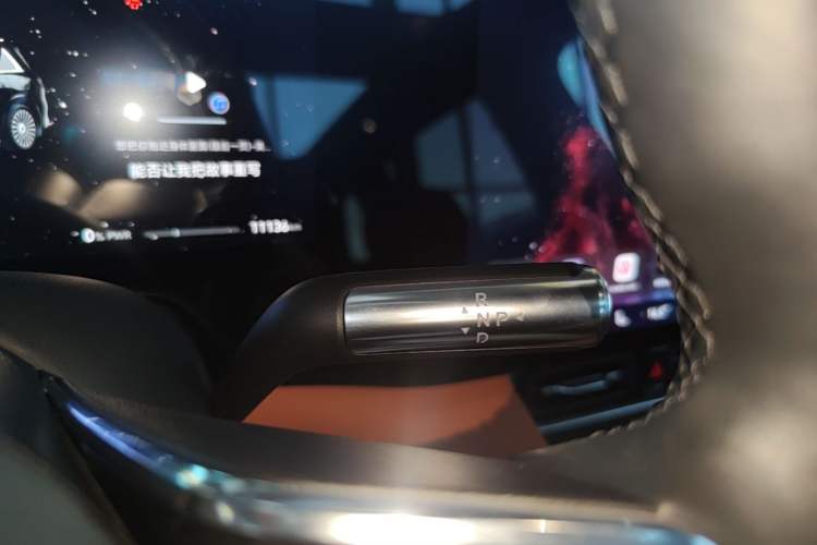 Used Hima AITO M8 2025 Extended-Range Max+ Version 53.4 kWh 5-Seater Edition Gear Lever
