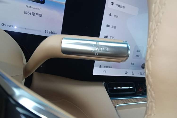 Used Hima AITO M8 2025 Extended-Range Ultra Version 53.4 kWh 6-Seater Edition Gear Lever