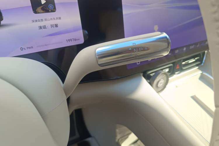 Used Hima AITO M8 2025 Extended-Range Max+ Version 53.4 kWh 5-Seater Edition Gear Lever