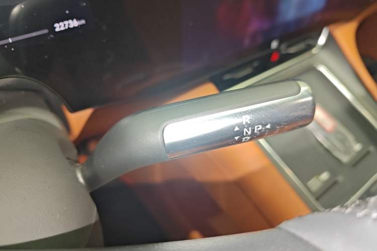 Used Hima AITO M8 2025 Extended-Range Max+ Version 53.4 kWh 6-Seater Edition Gear Lever