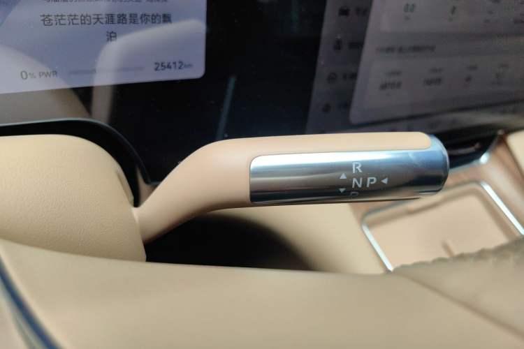 Used Hima AITO M8 2025 Extended-Range Ultra Version 53.4 kWh 6-Seater Edition Gear Lever