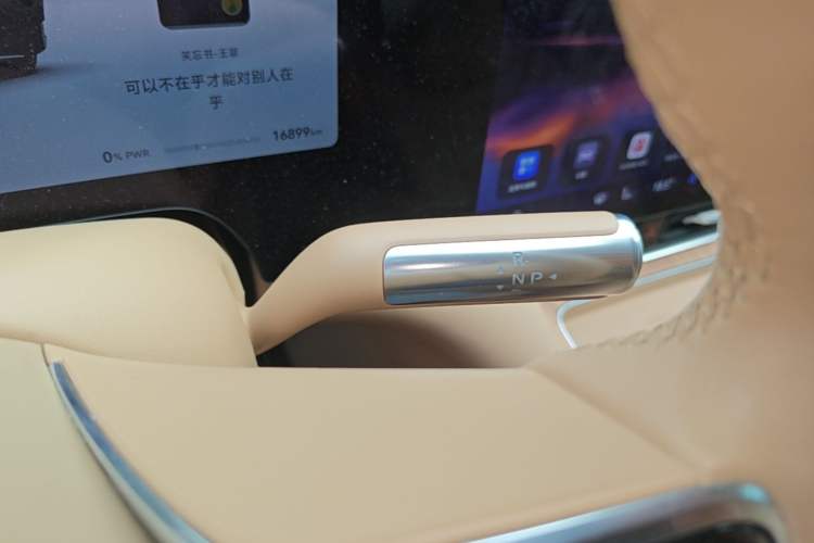 Used Hima AITO M8 2025 Extended-Range Ultra Version 53.4 kWh 6-Seater Edition Gear Lever