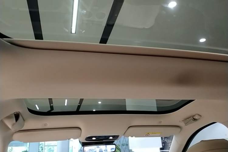 Used Hima AITO M8 2025 Model Pure Electric Max+ Six-Seat Four-Wheel-Drive Version Headliner
