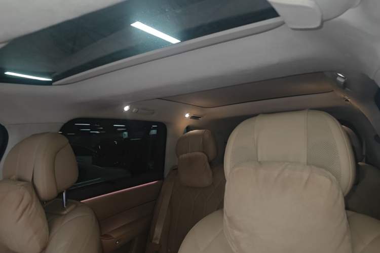 Used Hima AITO M8 2025 Extended-Range Max+ Version 53.4 kWh 6-Seater Edition Headliner