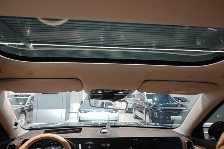Used Hima AITO M8 2025 Extended-Range Max+ Version 53.4 kWh 6-Seater Edition Headliner
