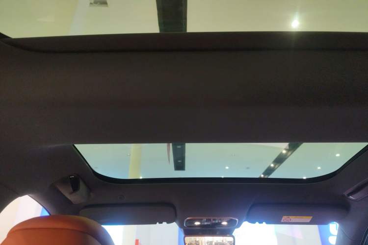 Used Hima AITO M8 2025 Extended-Range Max+ Version 53.4 kWh 6-Seater Edition Headliner