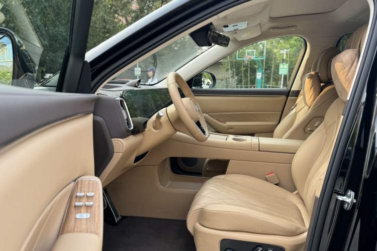 Used Hima AITO M8 2025 Extended-Range Ultra Version 53.4 kWh 6-Seater Edition Interior 1