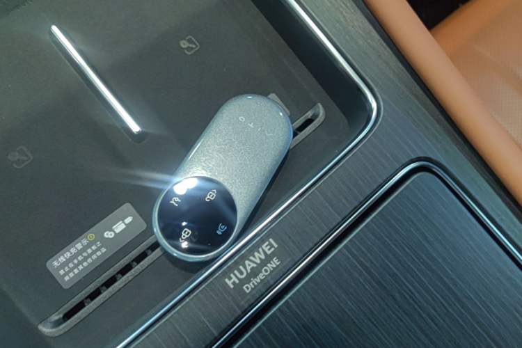 Used Hima AITO M8 2025 Extended-Range Max Version 37 kWh 5-Seater Interior 1