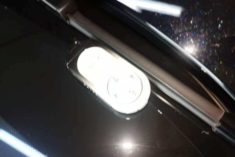 Used Hima AITO M8 2025 Extended-Range Max+ Version 53.4 kWh 6-Seater Edition Interior 1
