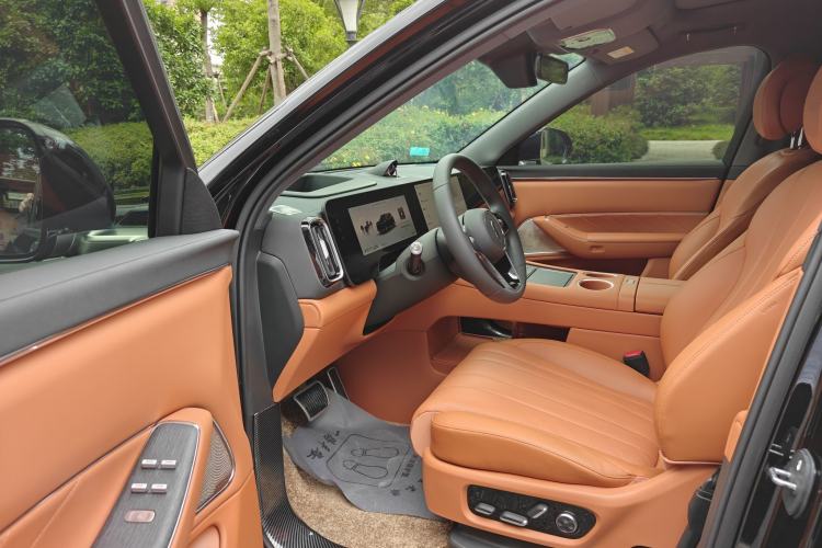 Used Hima AITO M8 2025 Extended-Range Max+ Version 53.4 kWh 6-Seater Edition Interior 1
