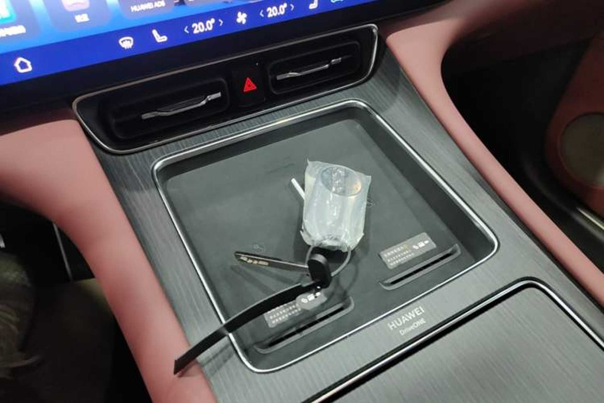 Used Hima AITO M8 2025 Extended-Range Ultra Version 53.4 kWh 5-Seater Edition Interior 1