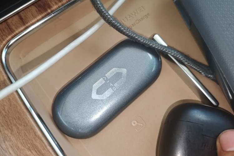 Used Hima AITO M8 2025 Extended-Range Ultra Version 53.4 kWh 6-Seater Edition Interior 1
