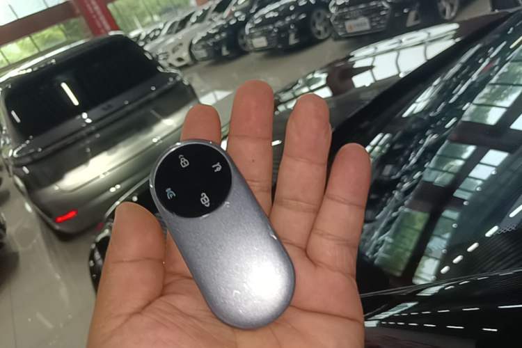 Used Hima AITO M8 2025 Extended-Range Max+ Version 53.4 kWh 5-Seater Edition Interior 1