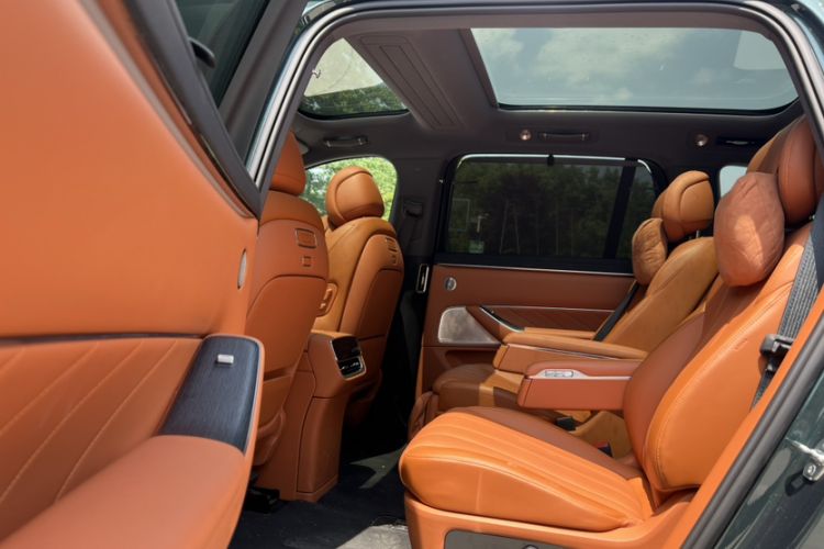 Used Hima AITO M8 2025 Extended-Range Ultra Version 53.4 kWh 6-Seater Edition Interior 1