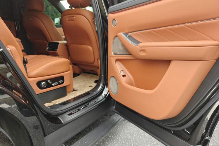 Used Hima AITO M8 2025 Extended-Range Max+ Version 53.4 kWh 6-Seater Edition Interior 10