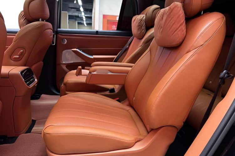 Used Hima AITO M8 2025 Extended-Range Max+ Version 53.4 kWh 6-Seater Edition Interior 10