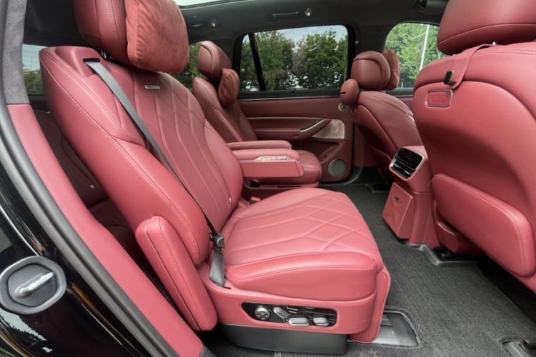 Used Hima AITO M8 2025 Extended-Range Max+ Version 53.4 kWh 6-Seater Edition Interior 11