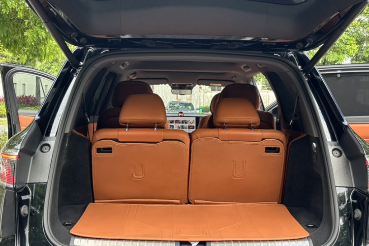 Used Hima AITO M8 2025 Extended-Range Max+ Version 53.4 kWh 6-Seater Edition Interior 12