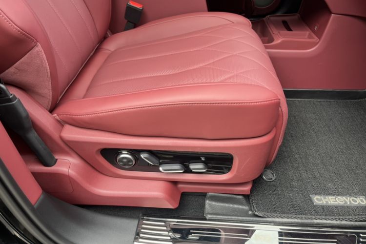 Used Hima AITO M8 2025 Extended-Range Max+ Version 53.4 kWh 6-Seater Edition Interior 12