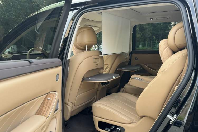Used Hima AITO M8 2025 Extended-Range Ultra Version 53.4 kWh 6-Seater Edition Interior 2