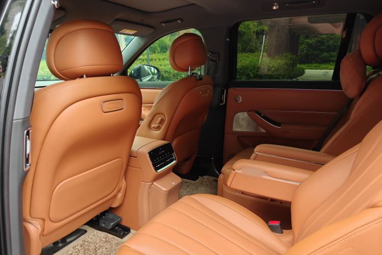 Used Hima AITO M8 2025 Extended-Range Max+ Version 53.4 kWh 6-Seater Edition Interior 2