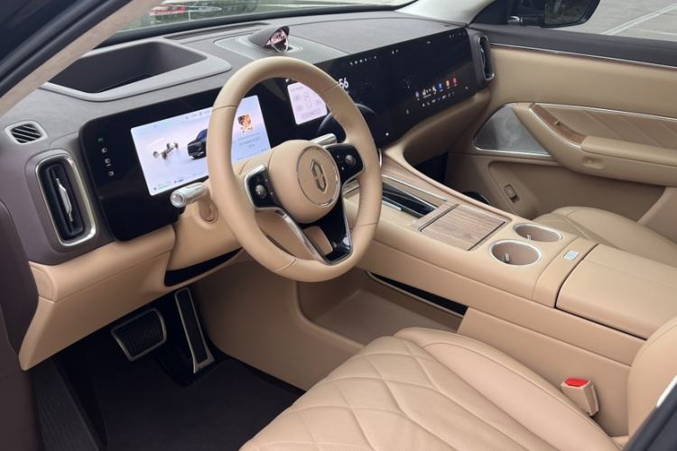 Used Hima AITO M8 2025 Extended-Range Ultra Version 53.4 kWh 6-Seater Edition Interior 2