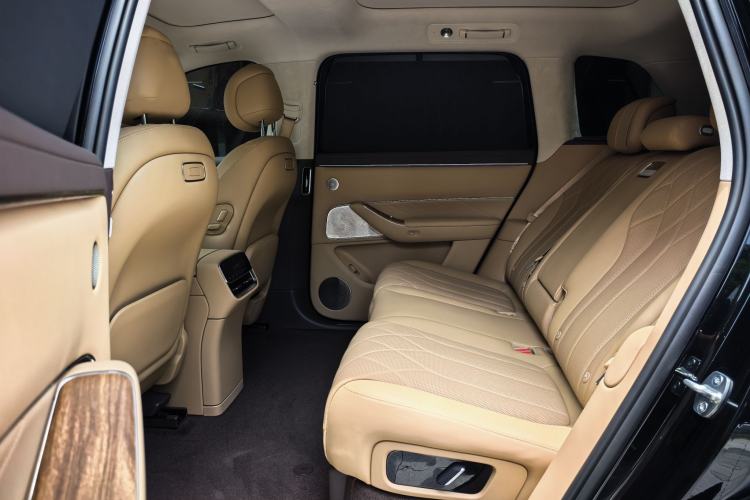 Used Hima AITO M8 2025 Extended-Range Max+ Version 53.4 kWh 5-Seater Edition Interior 2