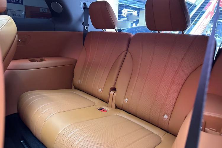 Used Hima AITO M8 2025 Extended-Range Max+ Version 53.4 kWh 6-Seater Edition Interior 2