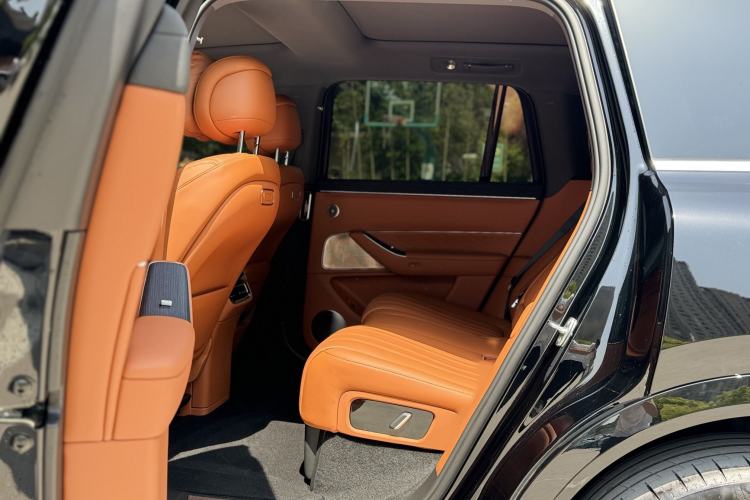 Used Hima AITO M8 2025 Extended-Range Max+ Version 53.4 kWh 5-Seater Edition Interior 2