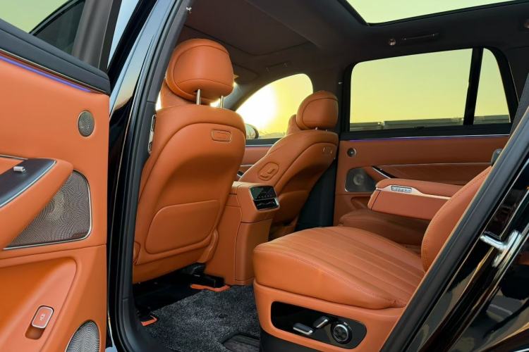 Used Hima AITO M8 2025 Extended-Range Max+ Version 53.4 kWh 6-Seater Edition Interior 2