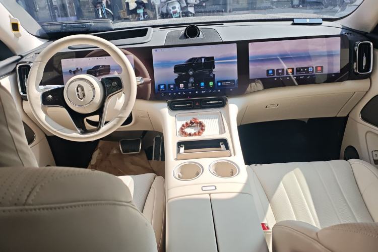 Used Hima AITO M8 2025 Extended-Range Ultra Version 53.4 kWh 6-Seater Edition Interior 2