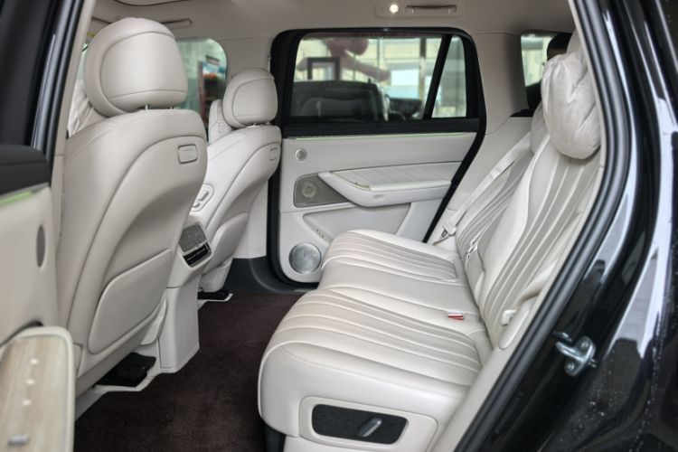 Used Hima AITO M8 2025 Extended-Range Max+ Version 53.4 kWh 5-Seater Edition Interior 2