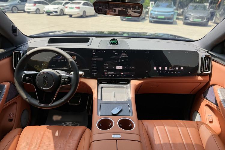 Used Hima AITO M8 2025 Extended-Range Max+ Version 53.4 kWh 5-Seater Edition Interior 3