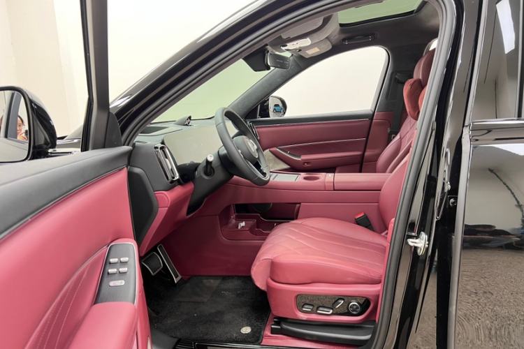 Used Hima AITO M8 2025 Extended-Range Max+ Version 53.4 kWh 6-Seater Edition Interior 3