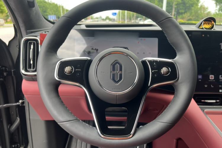 Used Hima AITO M8 2025 Extended-Range Max+ Version 53.4 kWh 6-Seater Edition Interior 3