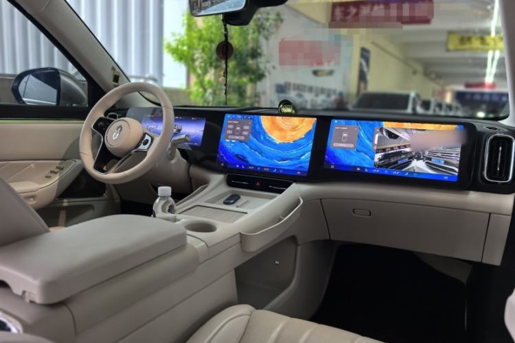 Used Hima AITO M8 2025 Extended-Range Max+ Version 53.4 kWh 5-Seater Edition Interior 3
