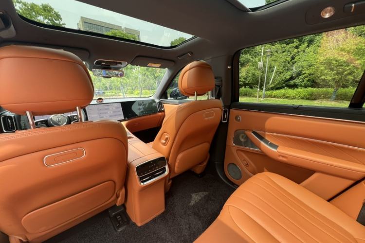 Used Hima AITO M8 2025 Extended-Range Max+ Version 53.4 kWh 5-Seater Edition Interior 4