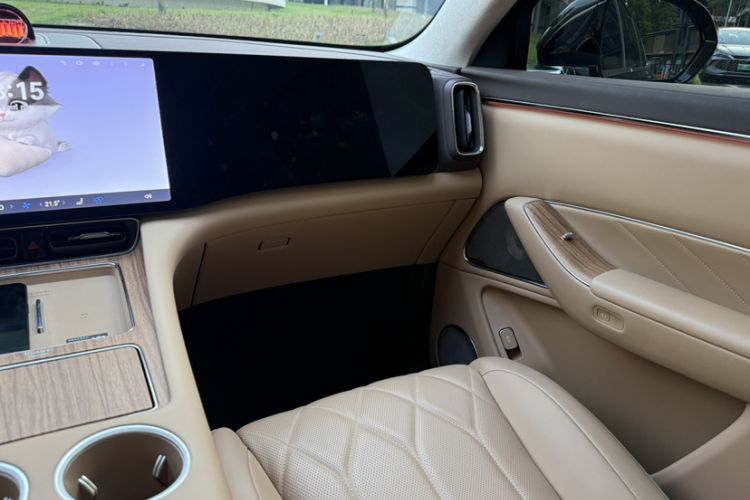 Used Hima AITO M8 2025 Extended-Range Ultra Version 53.4 kWh 6-Seater Edition Interior 4