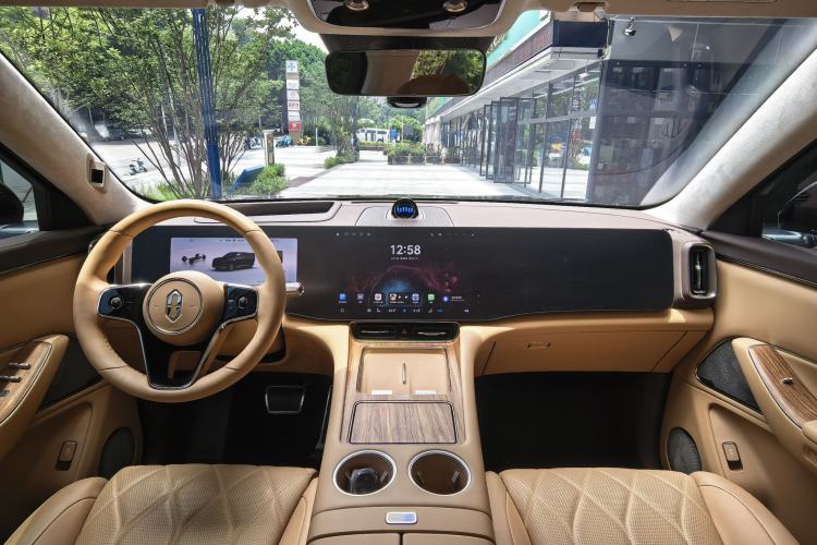 Used Hima AITO M8 2025 Extended-Range Max+ Version 53.4 kWh 5-Seater Edition Interior 4